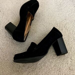 Size 6.5 JONES NEW YORK Black Suede Loafer Pumps